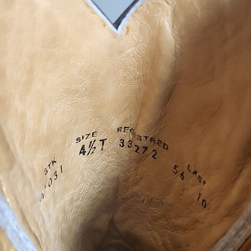Heart Embroidered Tan Western Boots - Picture 3 of 7